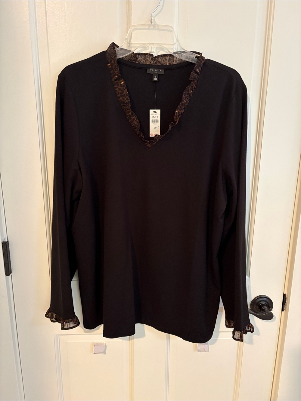 Talbots NWT Size 1X Black Long-Sleeve V-Neck Knit Top with Leopard Ruffle Trim